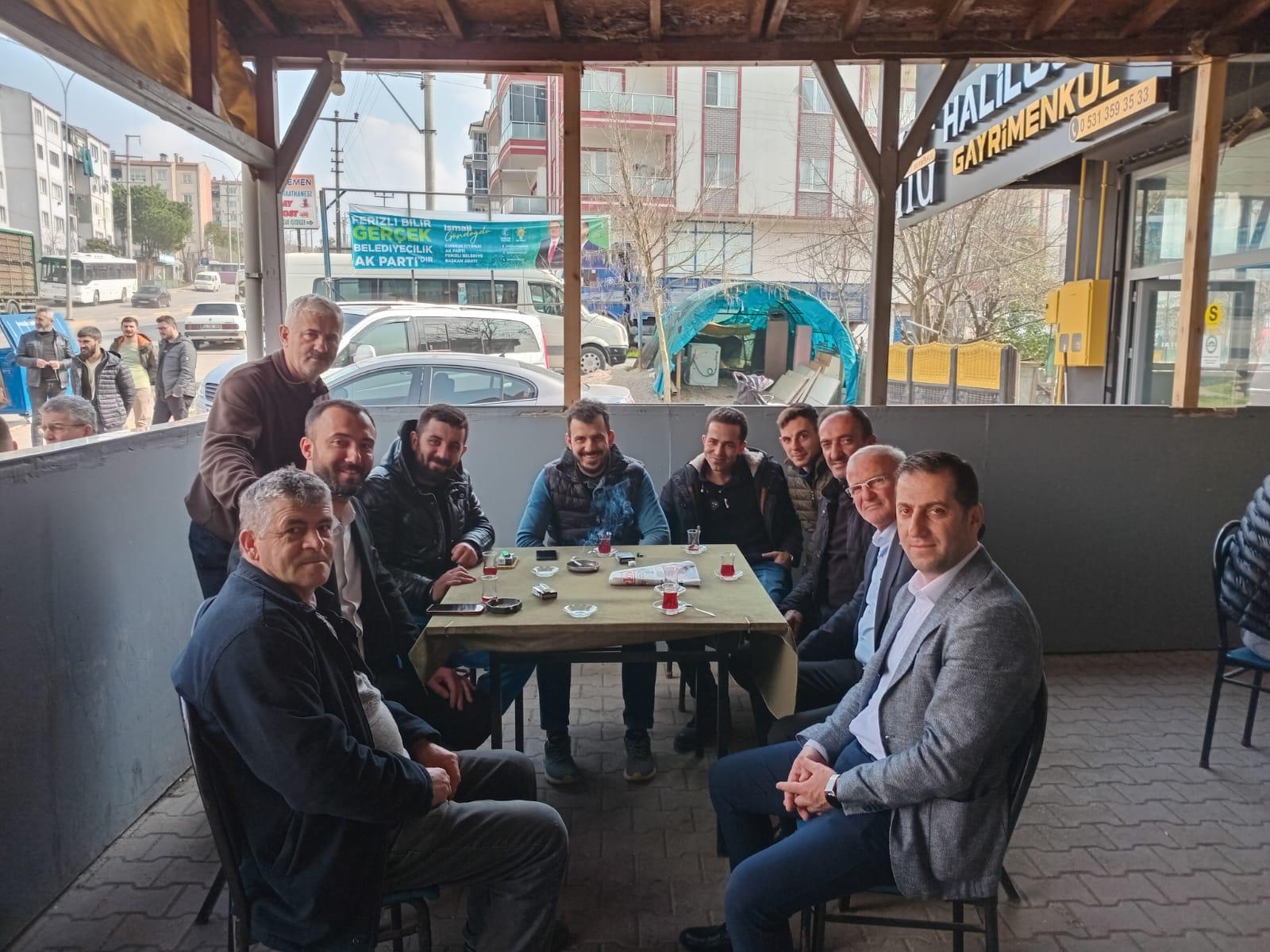 Osman Mazlum esnaf ve vatandaşlarla bir arada