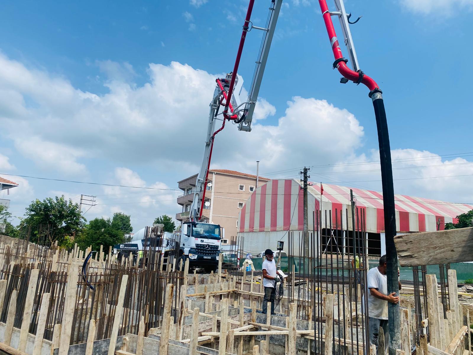 Beton dökümü yapılan şantiye